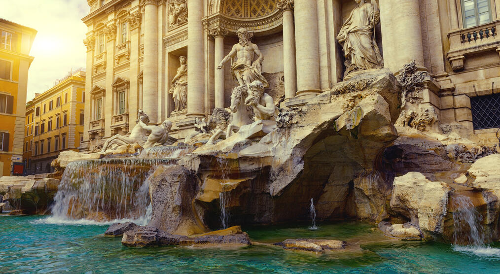 Trevi-Brunnen bei Sonnenaufgang