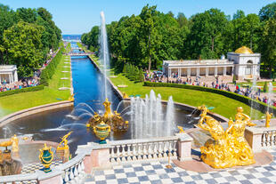 Peterhof mit beeindruckender Parkanlage