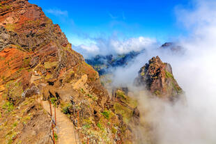 Blauer Himmel über Pico do Arieiro 