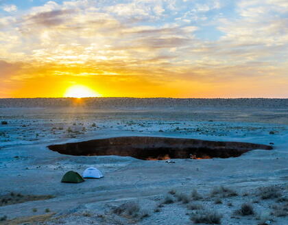 Sonnenaufgang am Derweze in der Karakum