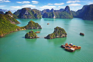 Landschaft an der Halong Bucht