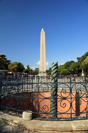 Obelisk und Schlangensäule Relikte des Hippodroms