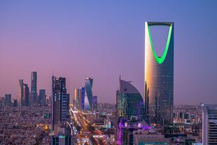 Stadtansicht von Riad im Abendlicht