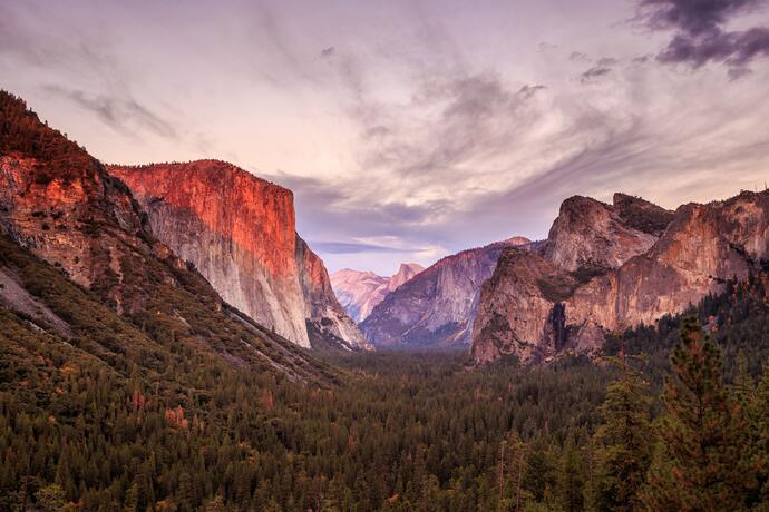 Yosemite-Nationalpark im Abendlicht