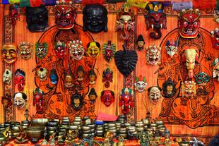 Masken im buddhistischen Stil