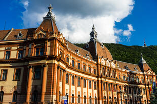 Blick auf den Justizpalast in Brasov