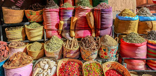 Gewürze in den Souks von Marrakesch 