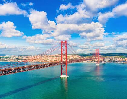 Ponte 25 de Abril bei Sonnenschein